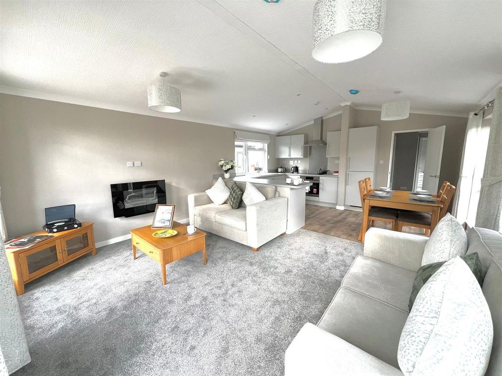 Property photo 2 of 20 Open Plan Living Area