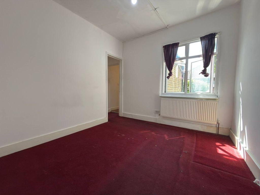 Property photo 2 of 8 Gallery