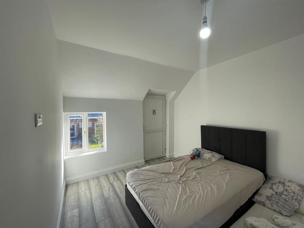 Property photo 3 of 4