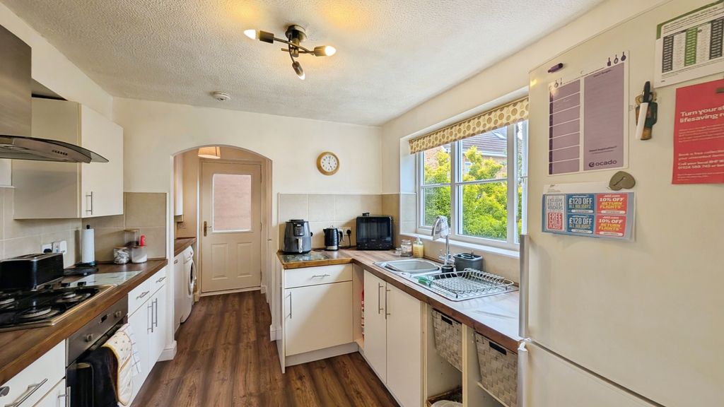 Property photo 3 of 21 Kitchen