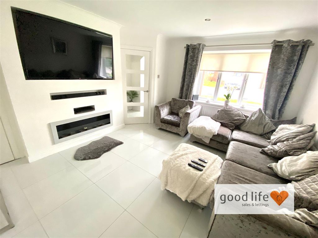 Property photo 2 of 21 20260224_135202744_Ios28Aylesdburydrive.Jpg