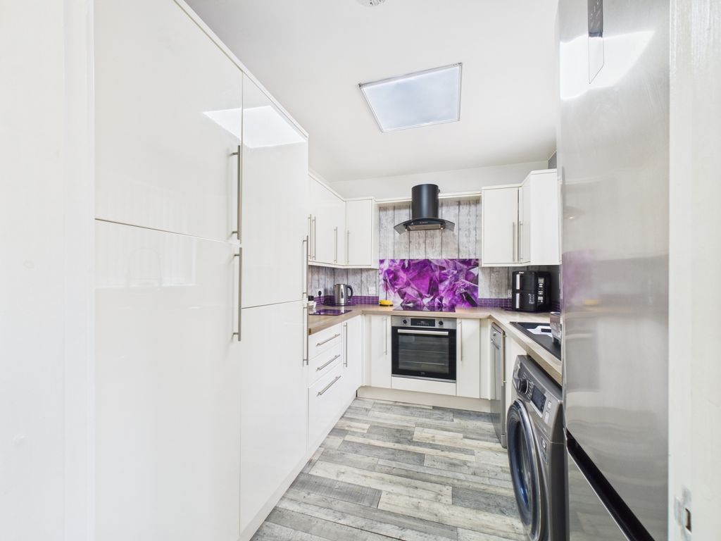 Property photo 2 of 21 Kitchen