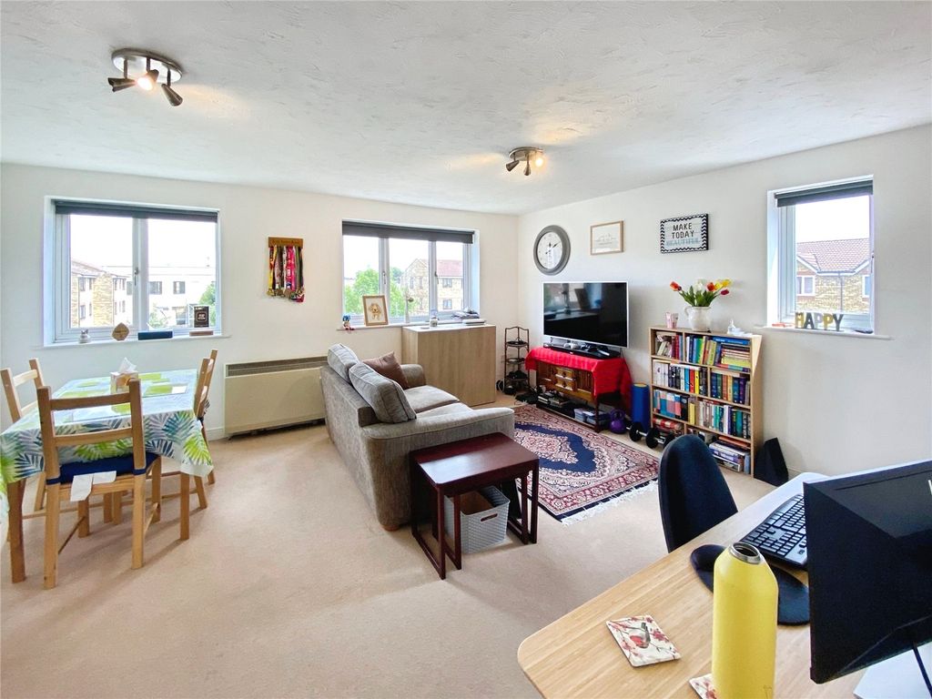 Property photo 2 of 13 Picture No. 15