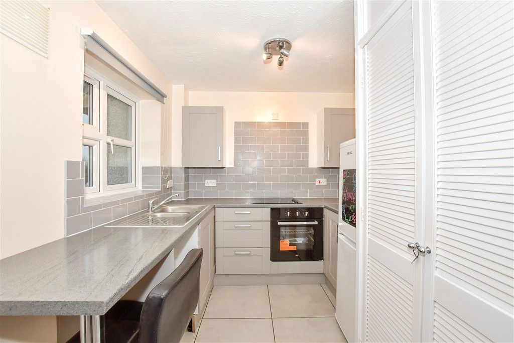 Property photo 2 of 7 Kitchen