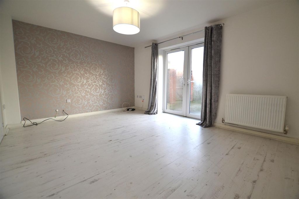 Property photo 3 of 14 206 Nort 2.Jpg