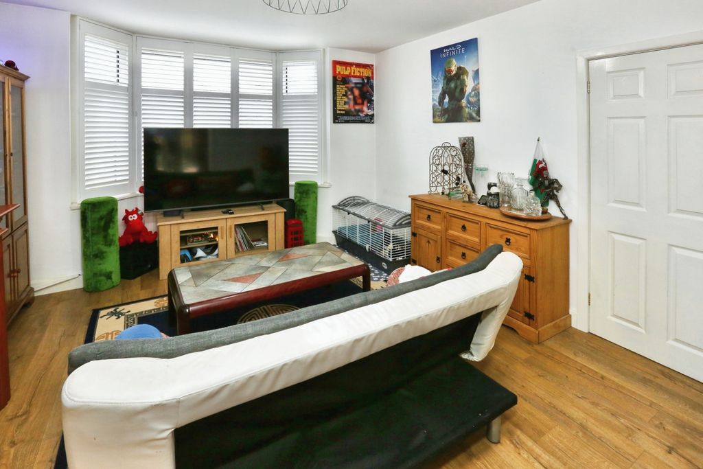 Property photo 2 of 22