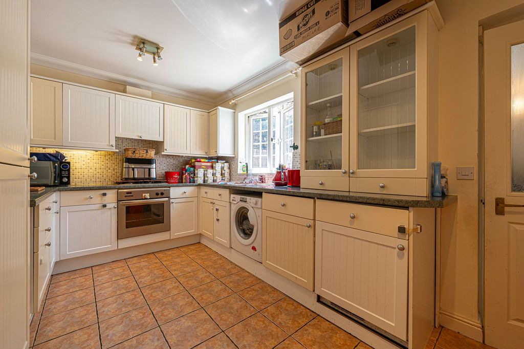 Property photo 2 of 27