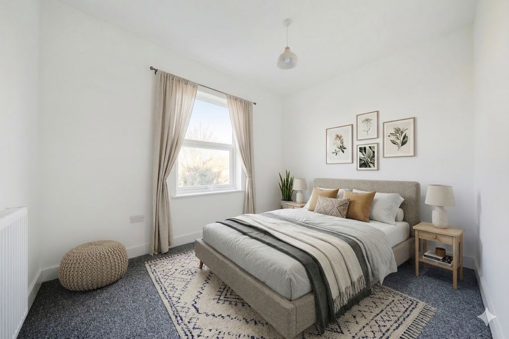 Property photo 3 of 18 Bedroom 1