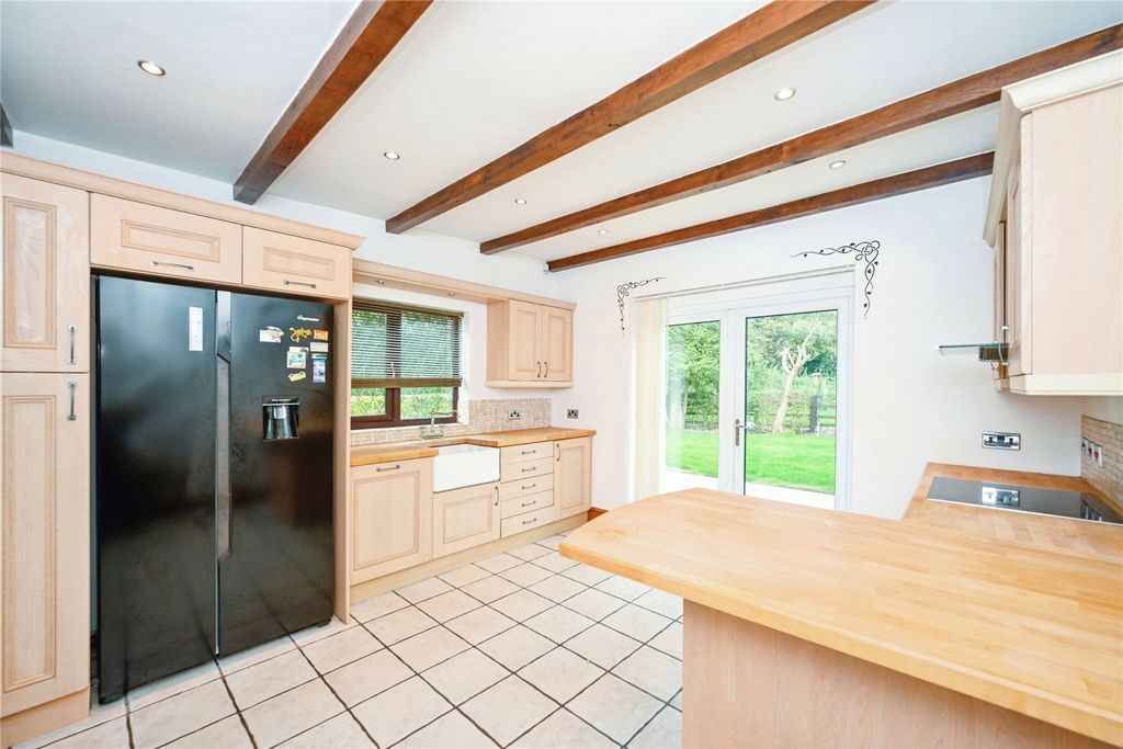 Property photo 3 of 10 Kitchen