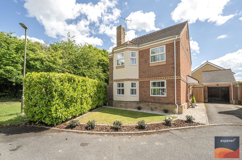Property photo 1 of 32