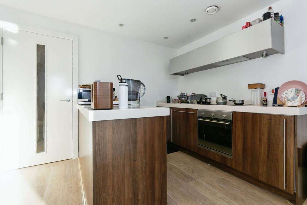 Property photo 3 of 17 Kitchen