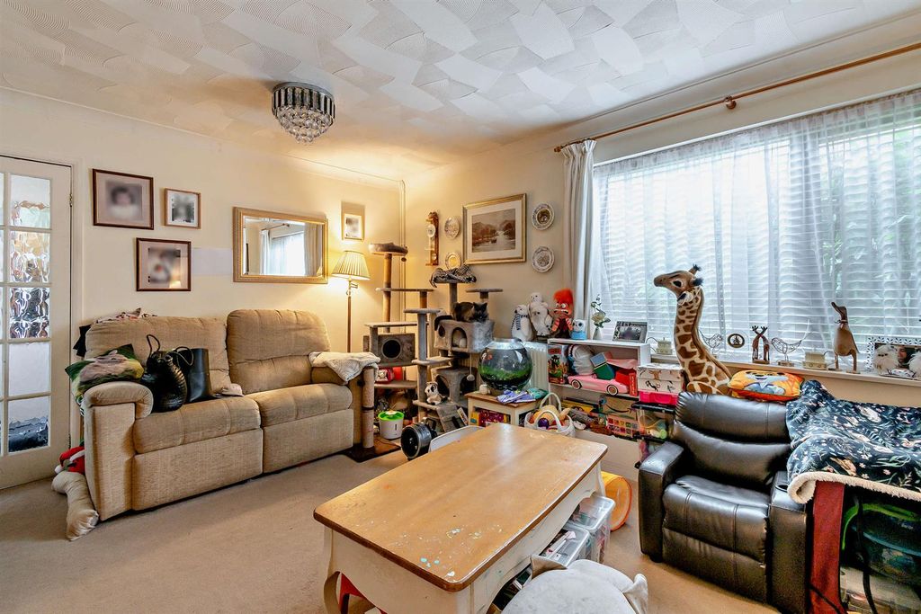 Property photo 3 of 7 8648674-Interior14-800.Jpg