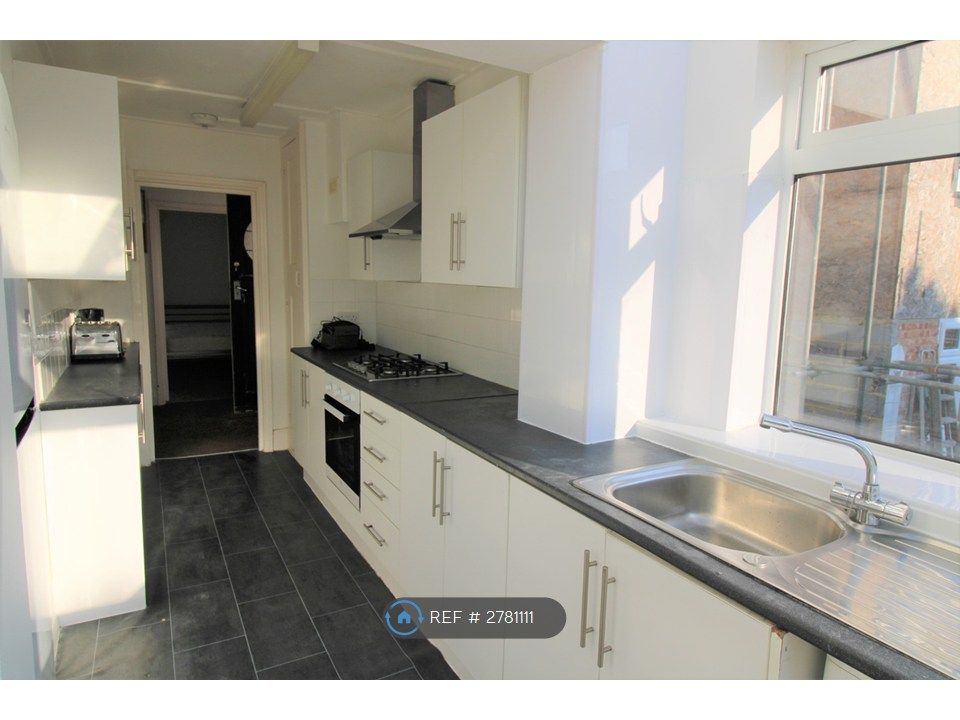 Property photo 3 of 24 Kitchen