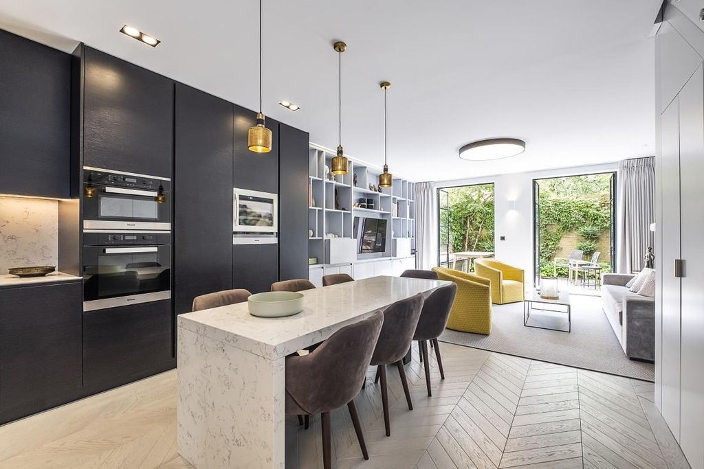 Property photo 1 of 18 Kitchen 1