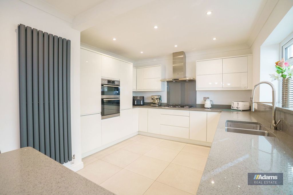 Property photo 2 of 43