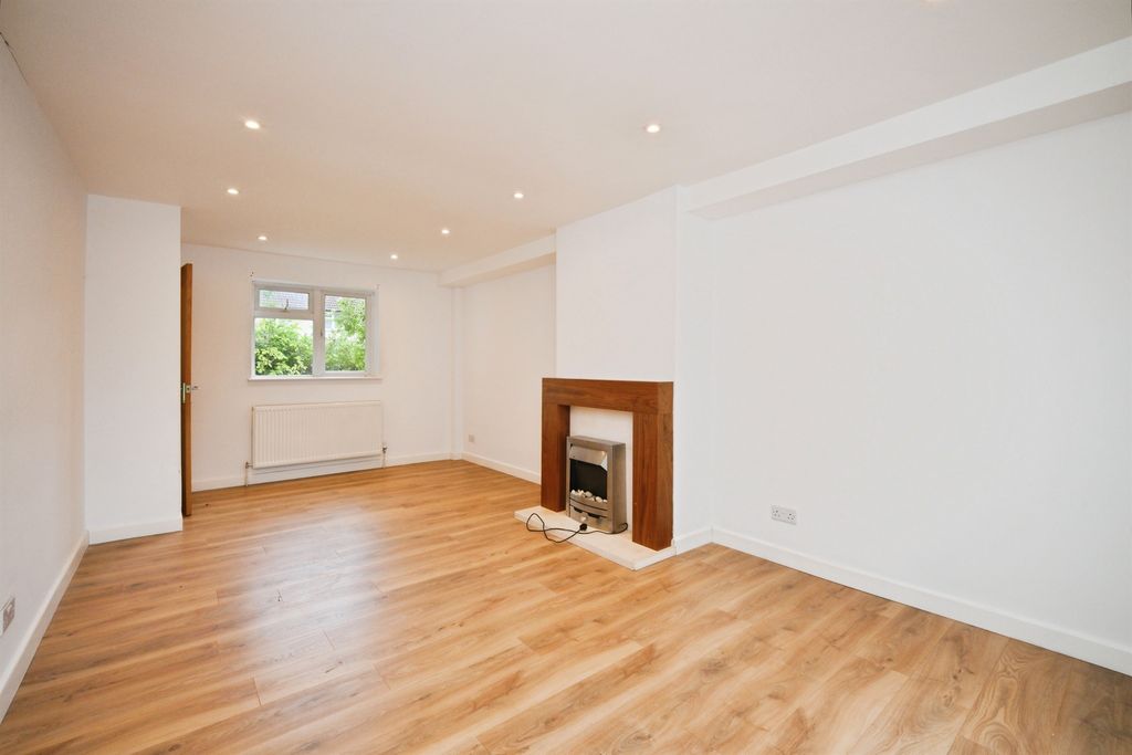 Property photo 2 of 24