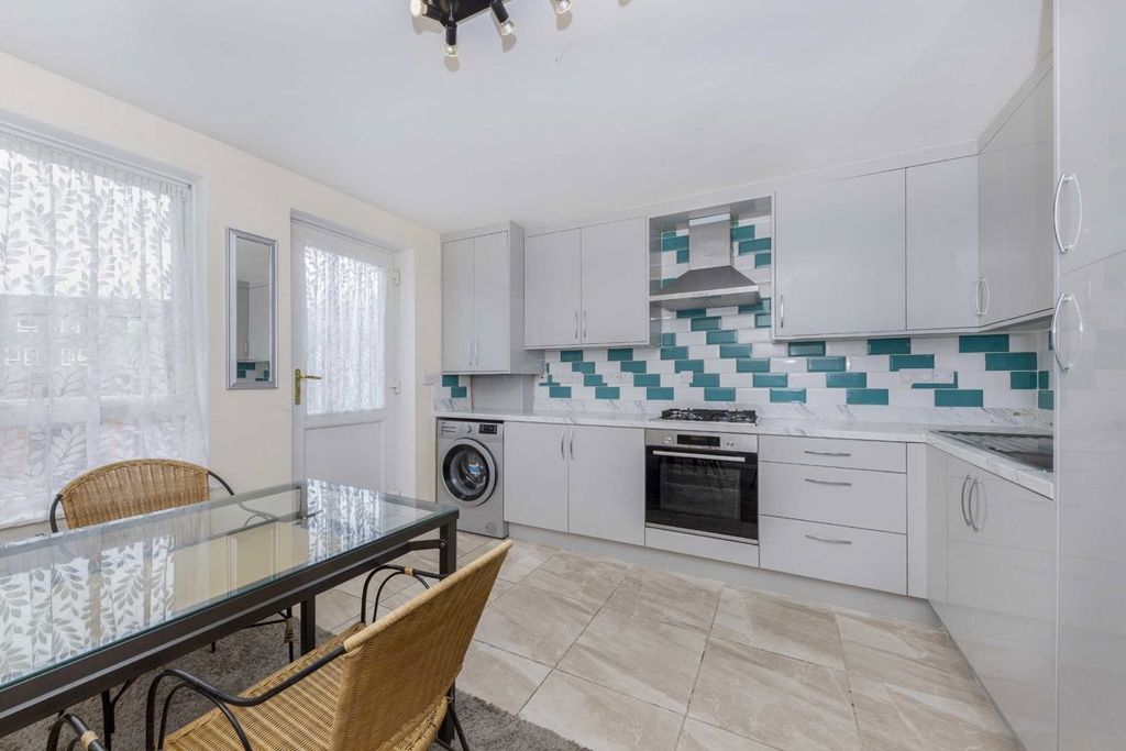 Property photo 1 of 5