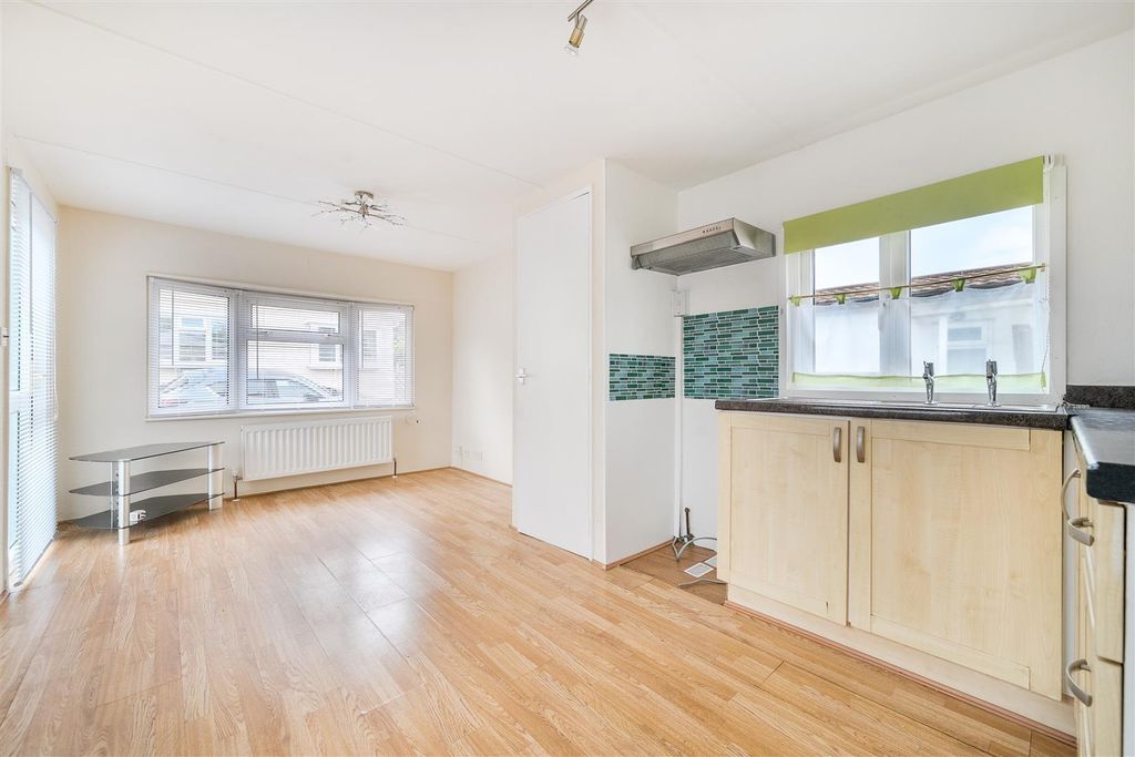 Property photo 2 of 17 Kitchen/Lounge/Diner
