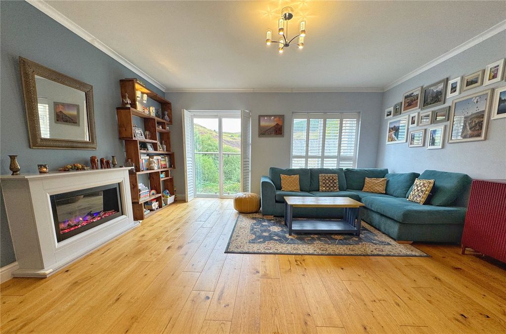 Property photo 2 of 43 Picture No. 31