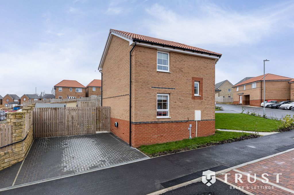 Property photo 1 of 27