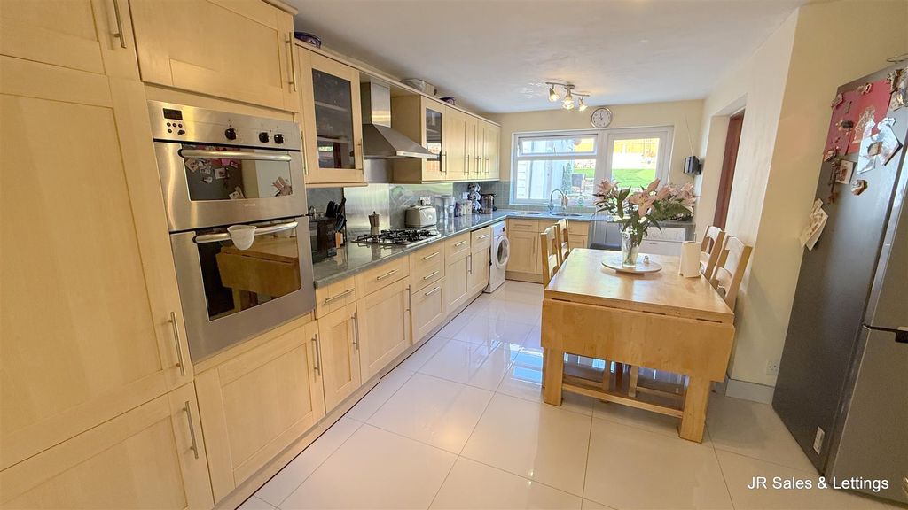 Property photo 3 of 23 20251113_114702680_Ios.Jpg