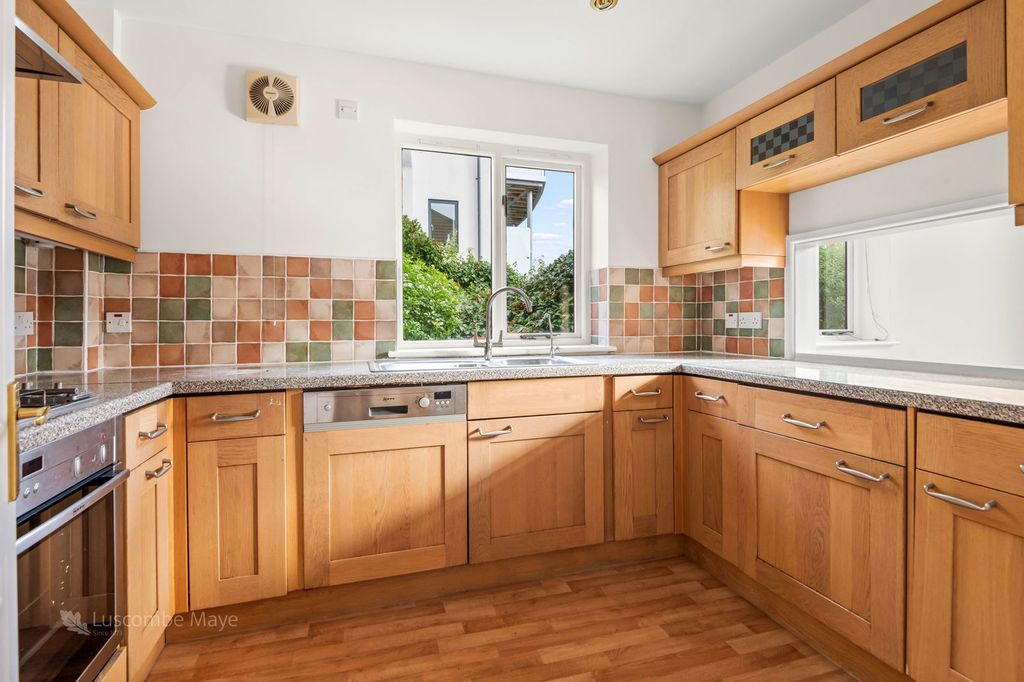 Property photo 3 of 21