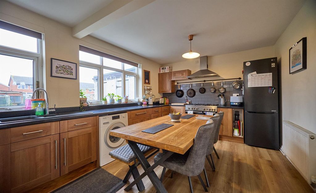 Property photo 2 of 13 Eskdale Rd Hk 3.Jpg