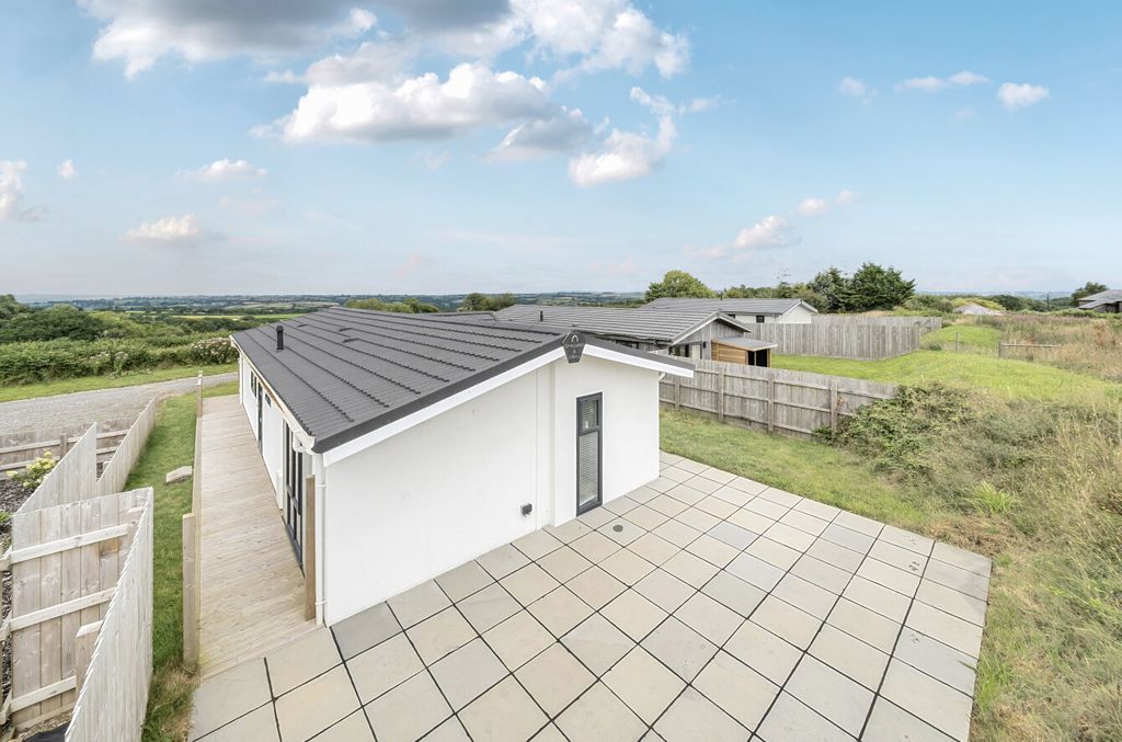 Property photo 3 of 20 1328548-2-687F963...