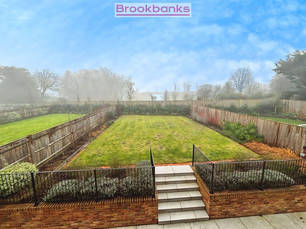 Property photo 3 of 28