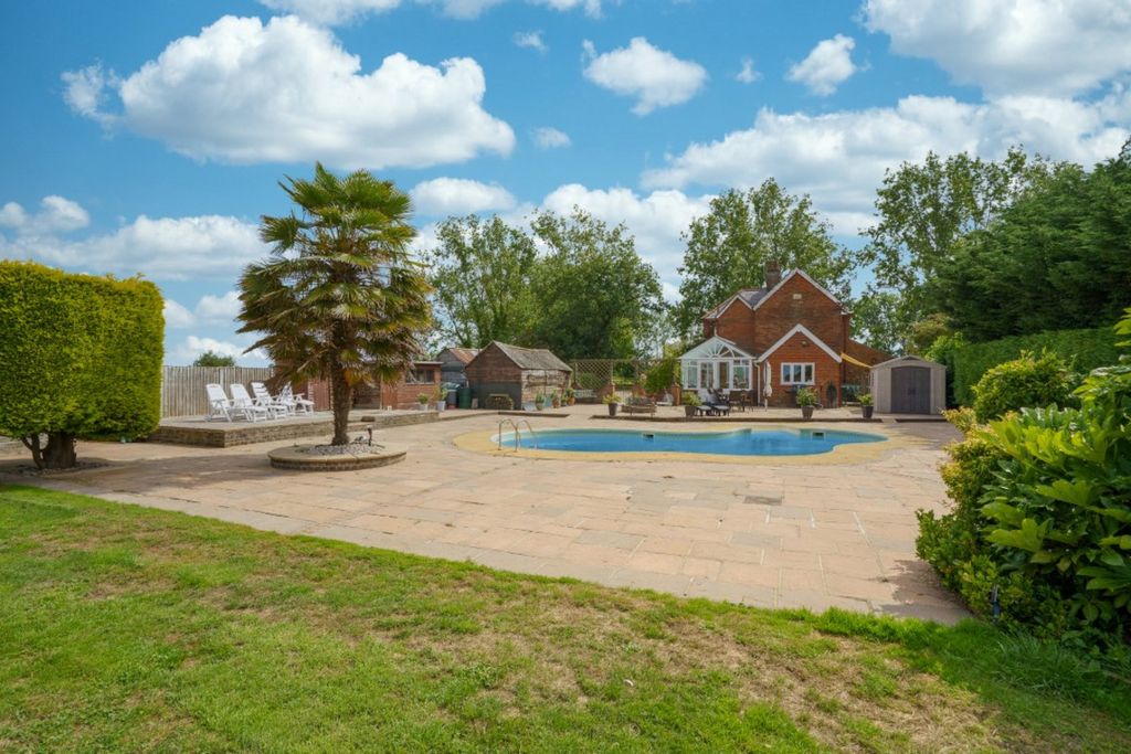 Property photo 2 of 30