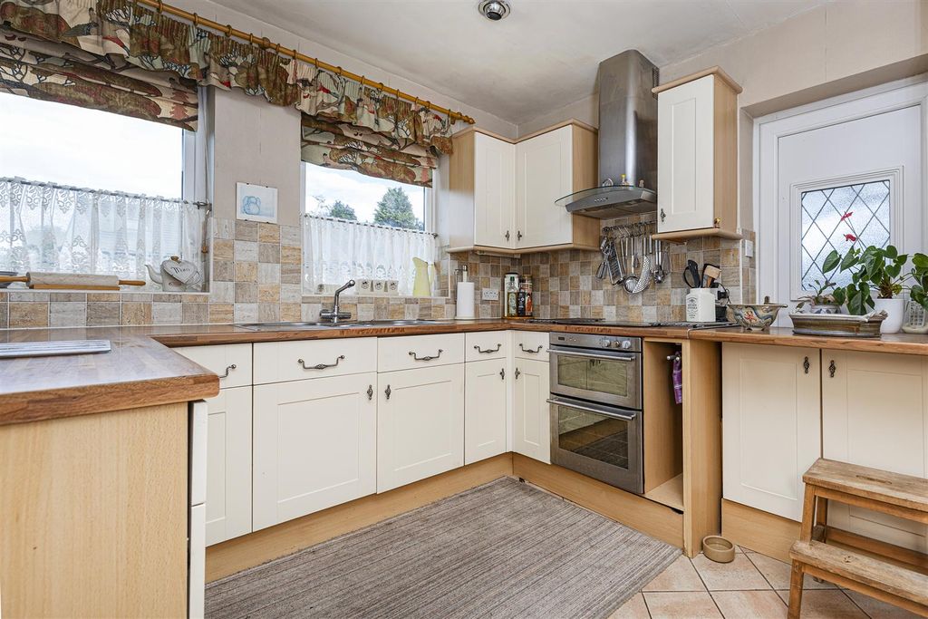 Property photo 2 of 54 Kitchen