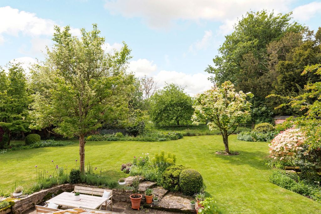 Property photo 3 of 30 Garden