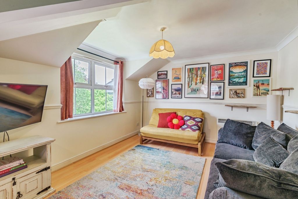 Property photo 2 of 17 Pbox-Img.Jpg