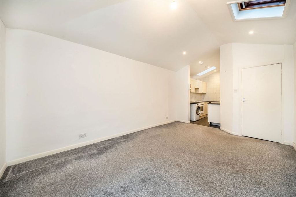 Property photo 1 of 3