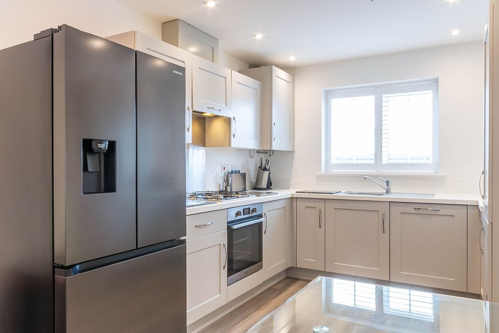 Property photo 3 of 19 Kitchen Diner