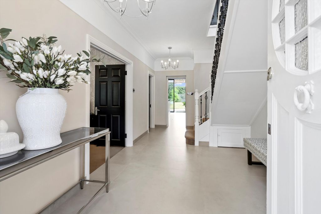 Property photo 2 of 12 Image