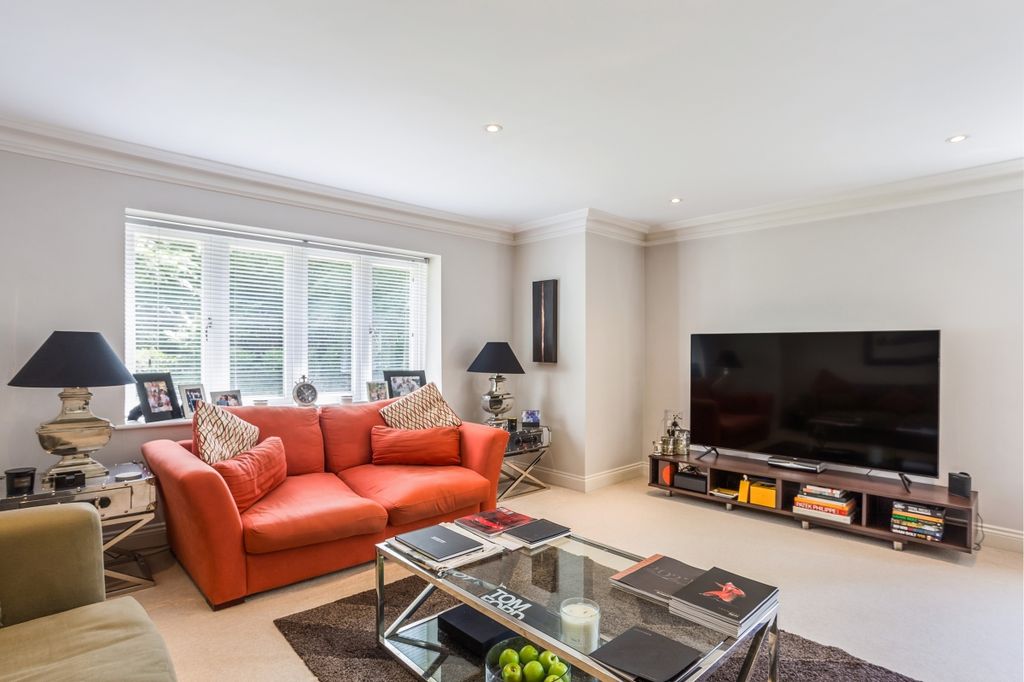 Property photo 3 of 12 Apartment 7 32025...