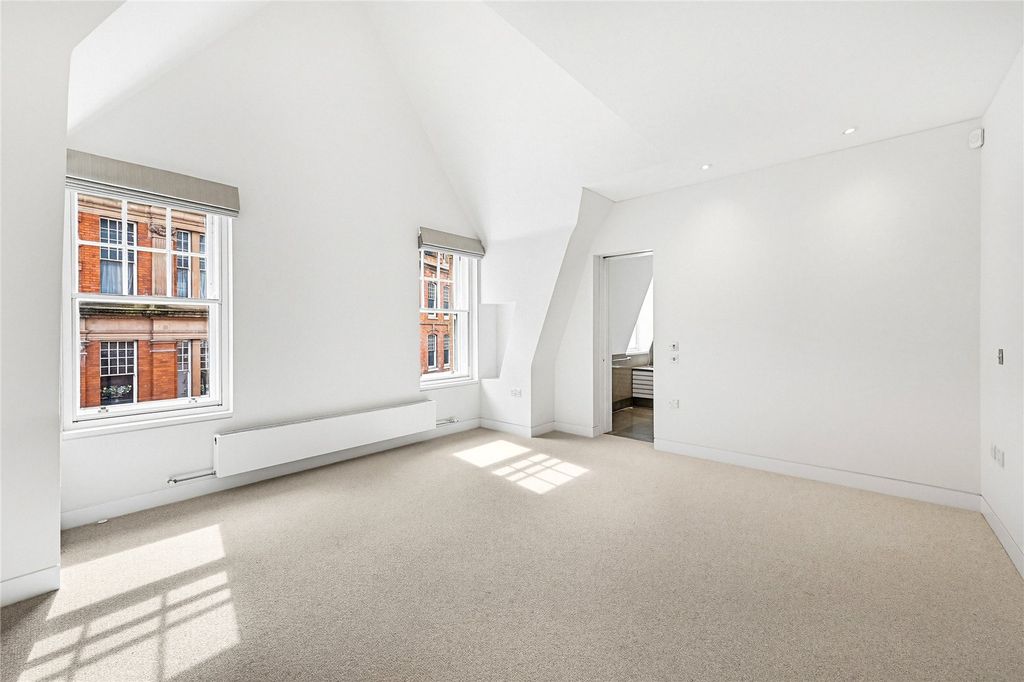 Property photo 3 of 11 Picture No. 18