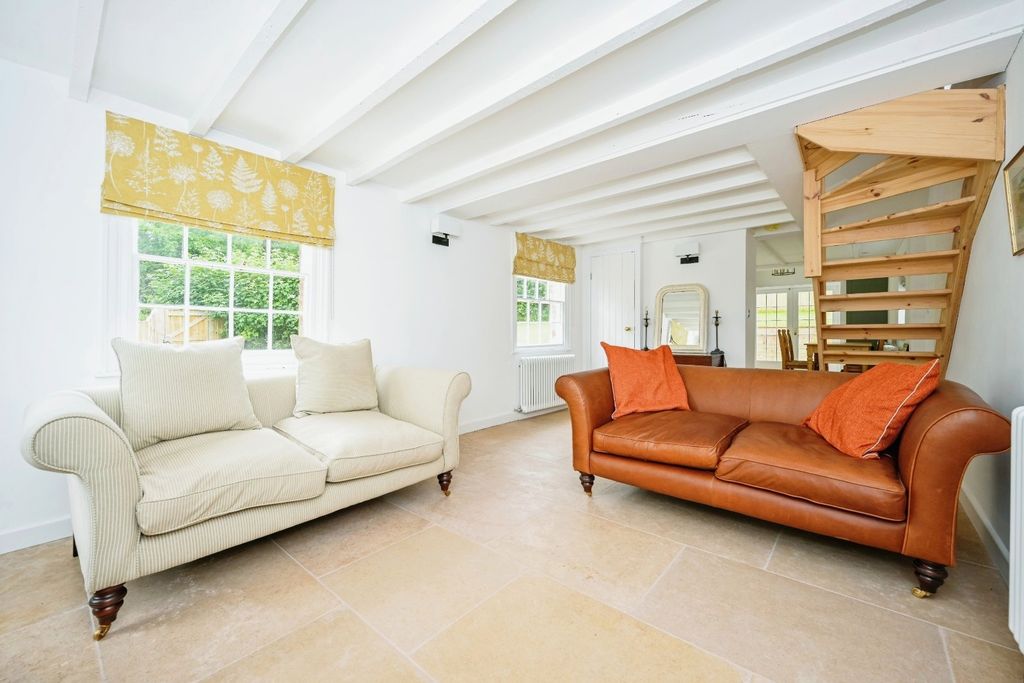 Property photo 3 of 12 Lounge