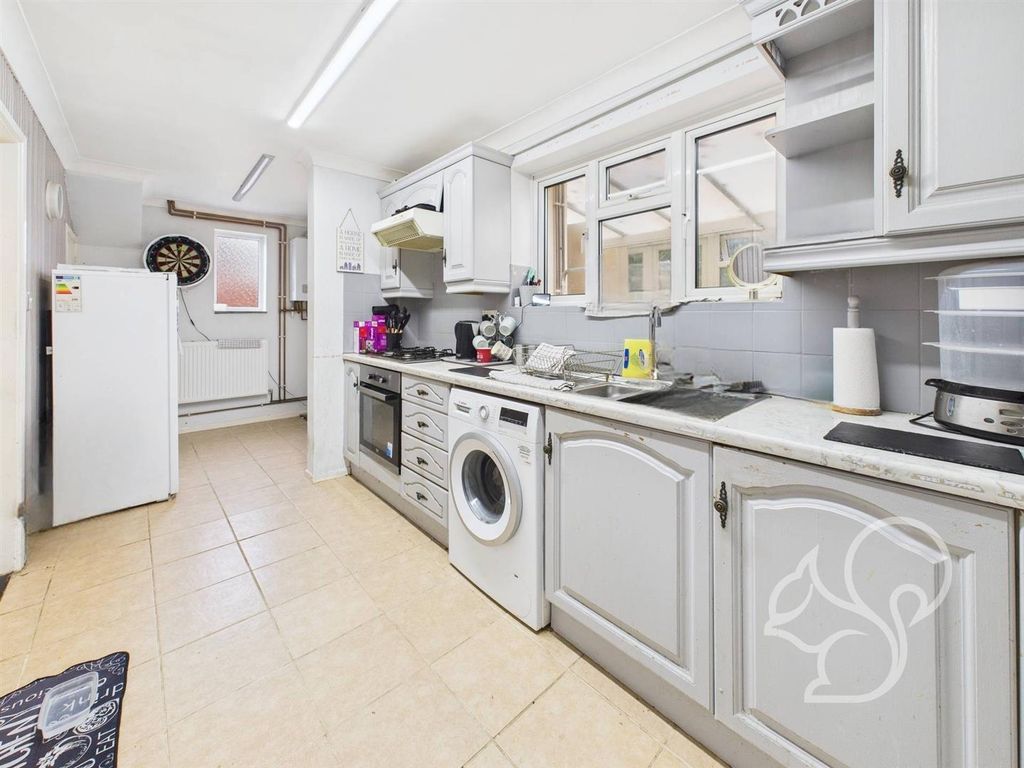 Property photo 2 of 19 Kitchen