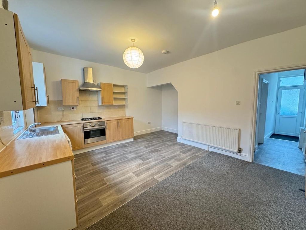 Property photo 2 of 9 Kitchen Lounge.Jpeg