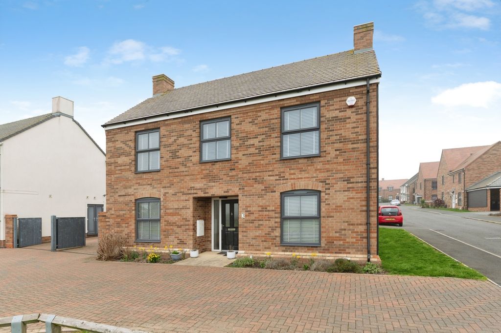 Property photo 1 of 18 Front