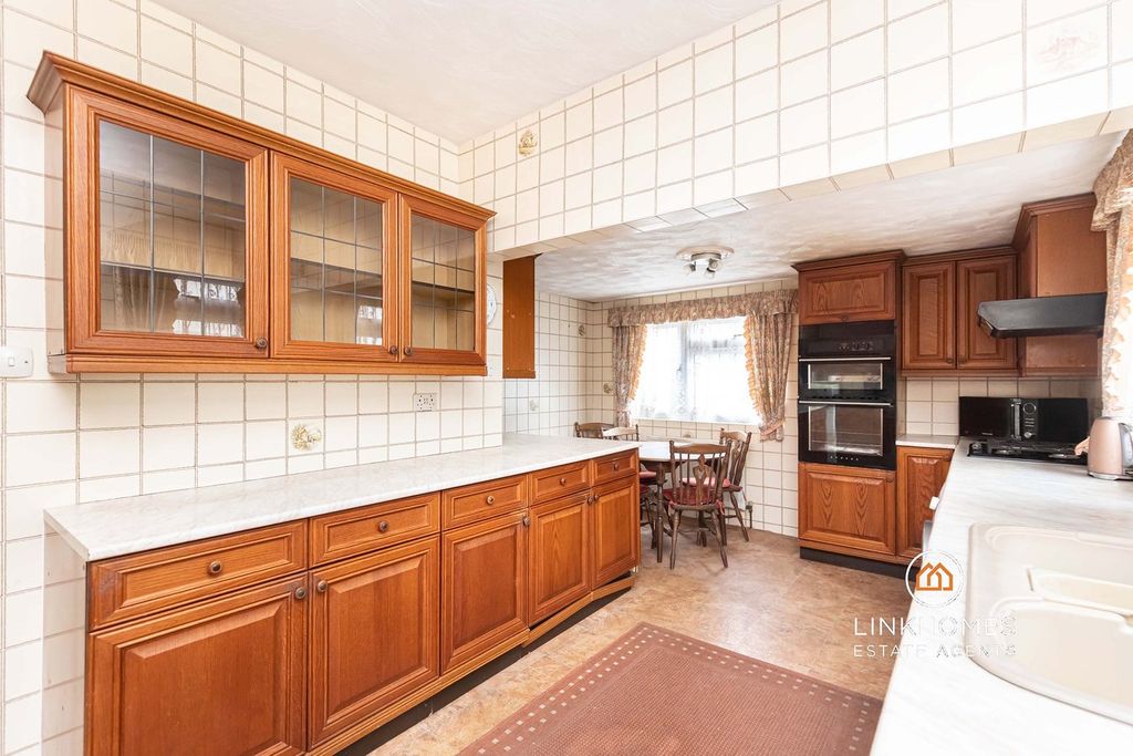 Property photo 3 of 39