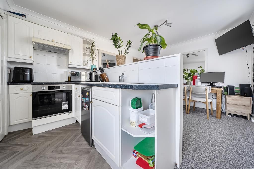 Property photo 3 of 11 Kitchen