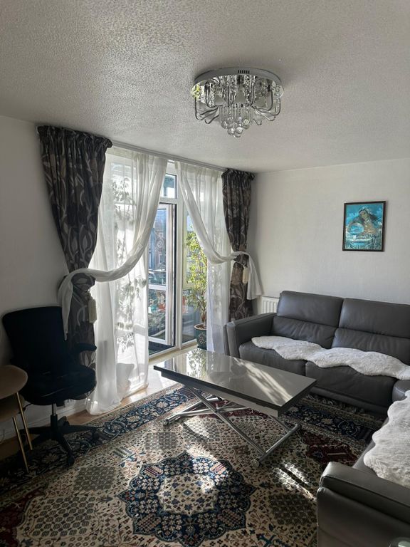 Property photo 3 of 18 Fantastic View From Spacious Reception   