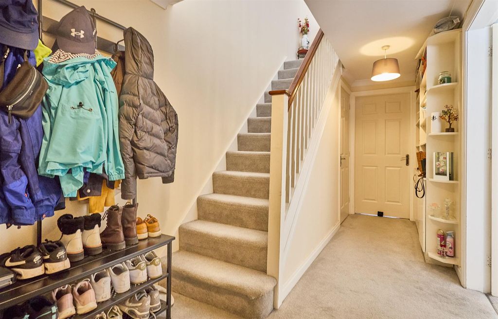 Property photo 3 of 14 Spacious Entrance Hall