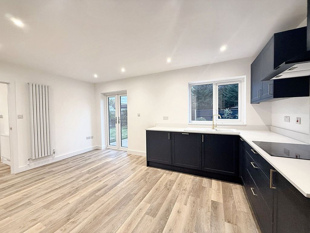 Property photo 2 of 21 Kitchen