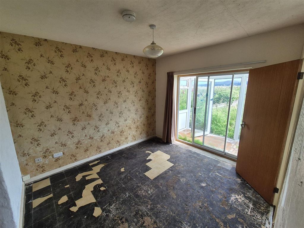 Property photo 2 of 8 Dining Room