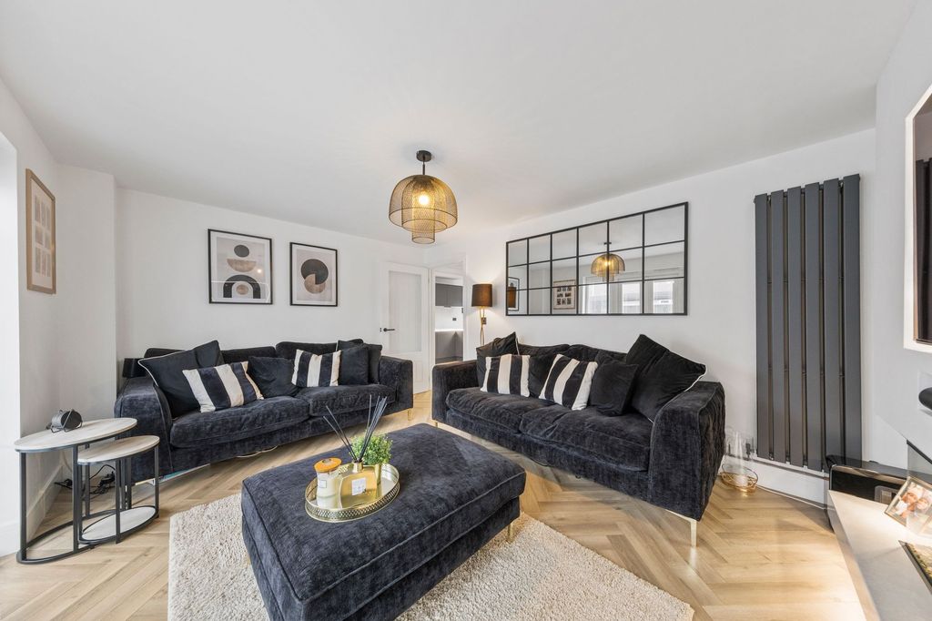 Property photo 3 of 31