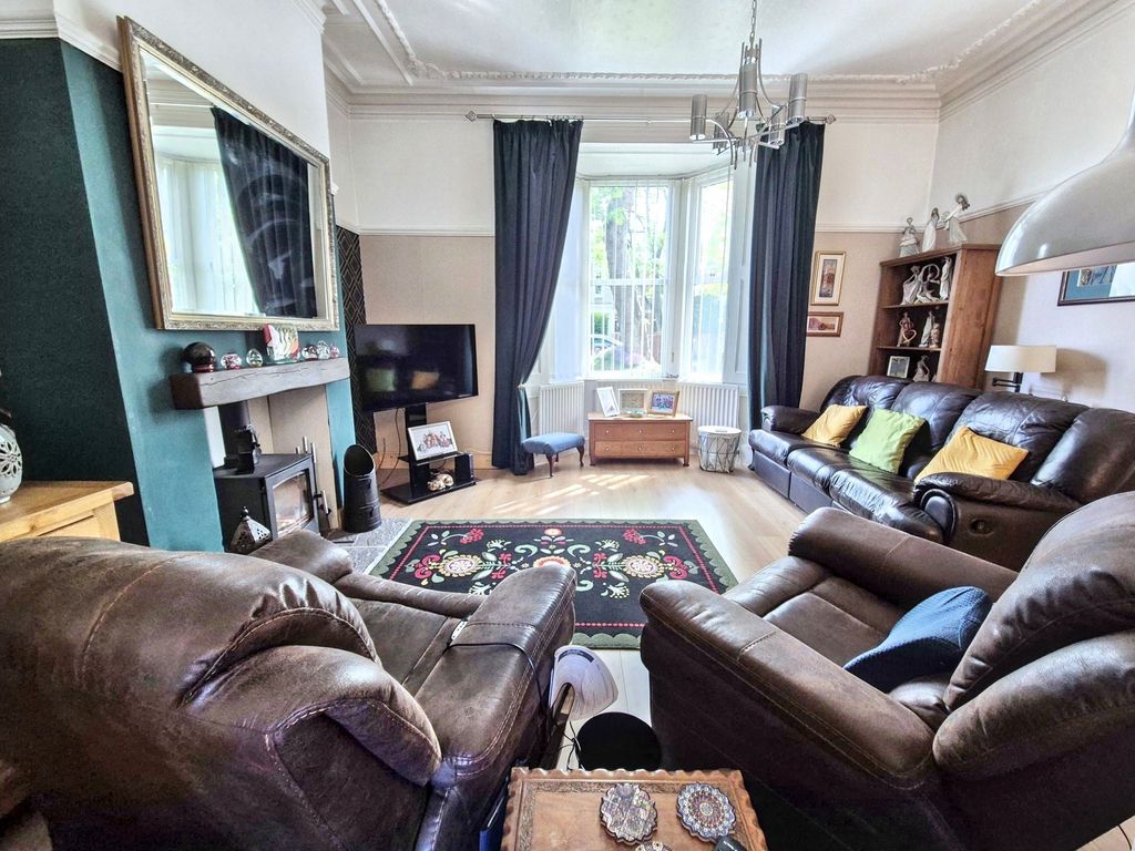 Property photo 2 of 32